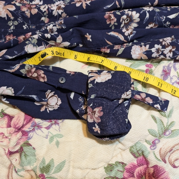 2/$18 Bailey & Chloe Navy Floral Blouse - Picture 10 of 11
